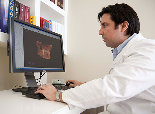 Dr. Rafael E. Yanez